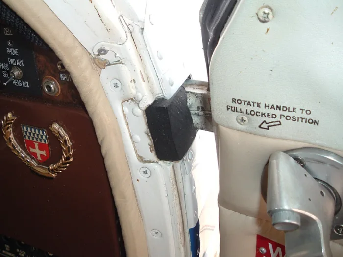 05-03619 → Somma Aero K2U Beech Front Door Hinge Seal (2)